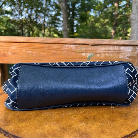 Tommy Hilfiger navy/white monogram hobo bag with wristlet - Picture 7 of 12
